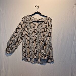 Jodifl Womens Snake Print V-Neck Flowy Top Sm Boho Chic Modern Professional